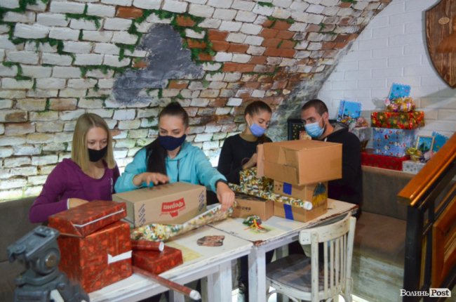 У Луцьку діти із синдромом Дауна готують аукціон на підтримку хворої на лейкемію 17-річної Альбіни. ФОТО