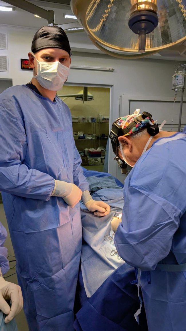 Лікарі з Канади рятують обличчя поранених військових у Луцьку