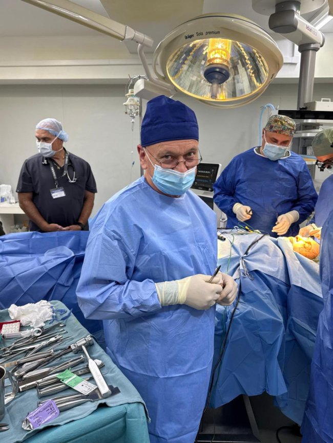 Лікарі з Канади рятують обличчя поранених військових у Луцьку