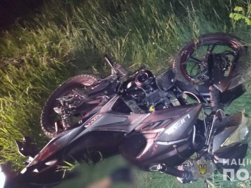 В'їхав у дерево: на Волині у ДТП загинув 24-річний мотоцикліст. ФОТО