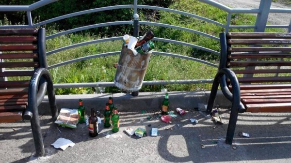 Луцький оглядовий майданчик: бруд, калюжі та розбитий унітаз. ФОТО