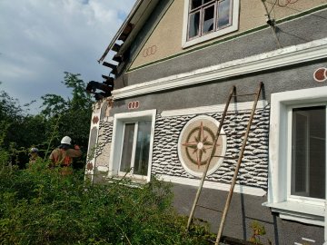 На Волині блискавка вдарила в будинок. ФОТО