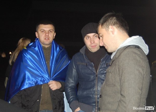 У Луцьку активісти збиралися на Театральному майдані. ФОТО. ВІДЕО