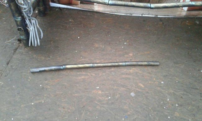 У центрі Луцька вандали порізали новорічну кулю. ФОТО