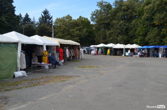 Місце для вигідного шопінгу: у Луцьку відкрився Харківський ярмарок*