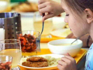 Кого з учнів у школах Луцька харчуватимуть безкоштовно 