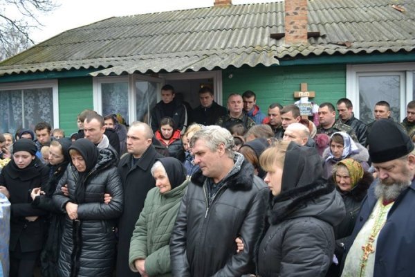 Як Нововолинськ поховав Героя Майдану. ФОТО