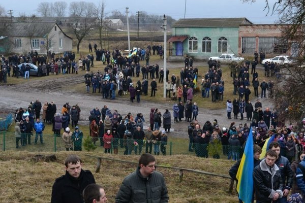 Як Нововолинськ поховав Героя Майдану. ФОТО
