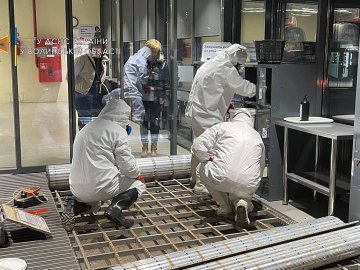 У луцькому супермаркеті виявили пакет з ртуттю: відвідувачів евакуювали. ФОТО