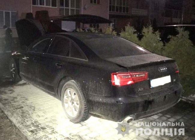 У Рівному вночі підпалили автомобіль адвоката. ФОТО