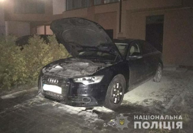 У Рівному вночі підпалили автомобіль адвоката. ФОТО