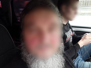 «Поїхав би до Росії, але квартири та шмутки тримають»: на в'їзді до Києва затримали священника зі зв’язками з РФ