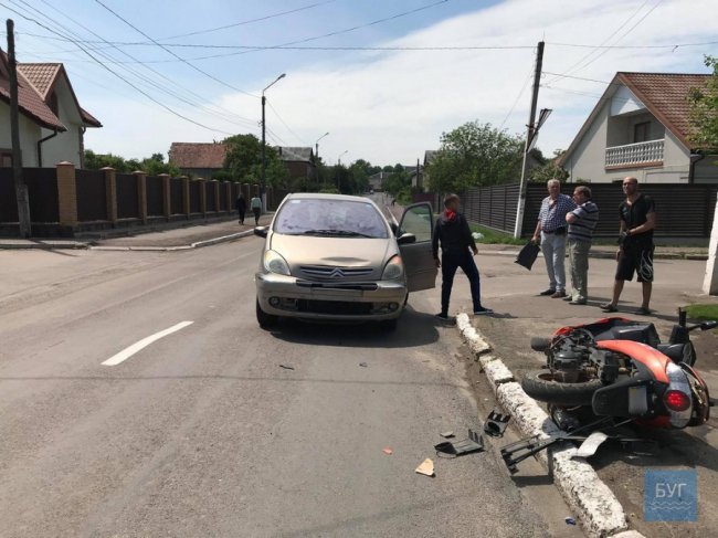 У Нововолинську зіткнулися легковик та мопед. ФОТО