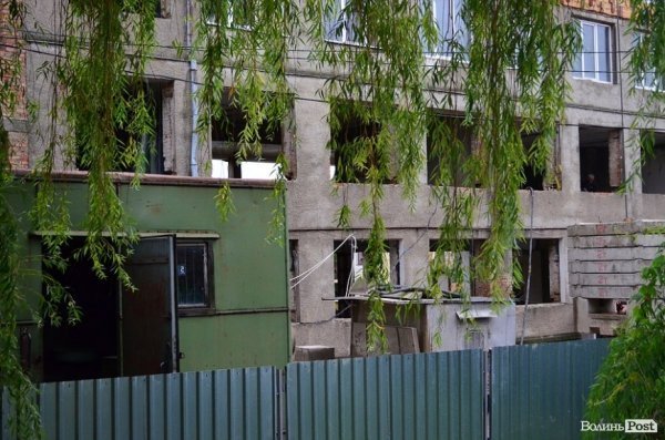 Як відбувається реконструкція луцького Будинку побуту. ФОТО