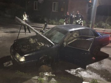 У місті на Волині вночі горів автомобіль. ФОТО