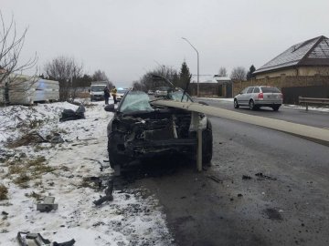 ДТП під Луцьком: відбійник пронизав авто наскрізь. ФОТО, ВІДЕО
