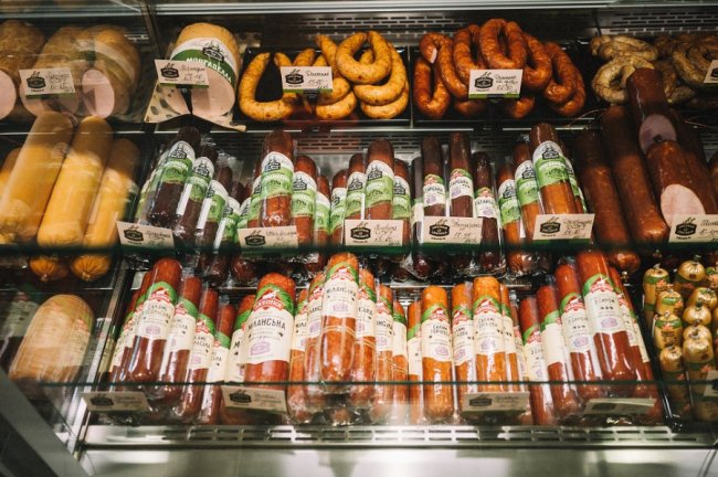 Брати Забіяки відкрили фірмовий магазин у рідному для них будинку*