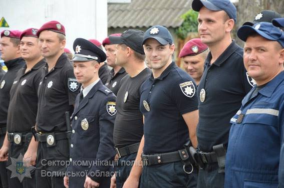 Силовики провели навчання на стадіоні в Луцьку