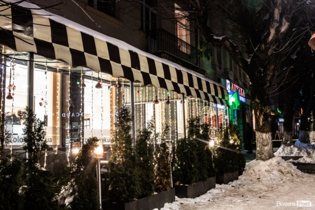 Святкові вогні вечірнього Луцька. ФОТО