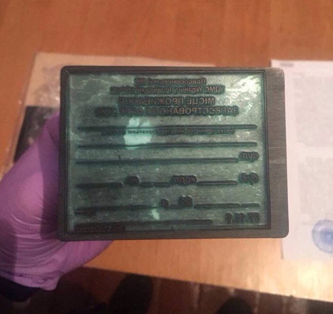 На Волині викрили схему поборів за вироблення закордонних паспортів