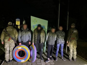 Ухилянти намагалися переплисти Тису на дитячих надувних «пончиках»