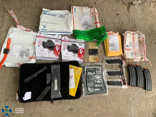 У Києві СБУ викрила угруповання, яке займалось контрабандою зброї. ФОТО