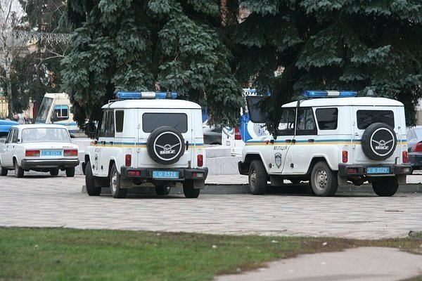 Луцьких мітингувальників налякали автобуси з людьми. ФОТО