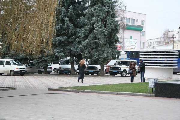 Луцьких мітингувальників налякали автобуси з людьми. ФОТО
