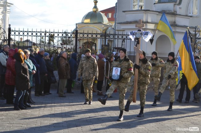 Загинув у день народження: Луцьк попрощався з воїном Віктором Лахаєм. ФОТОРЕПОРТАЖ