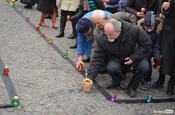 У Луцьку вшанували пам'ять жертв голодоморів. ФОТО