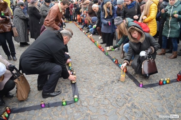 У Луцьку вшанували пам'ять жертв голодоморів. ФОТО