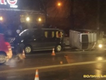 У Луцьку – аварія за участі чотирьох автомобілів, травмувались двоє водіїв. ВІДЕО