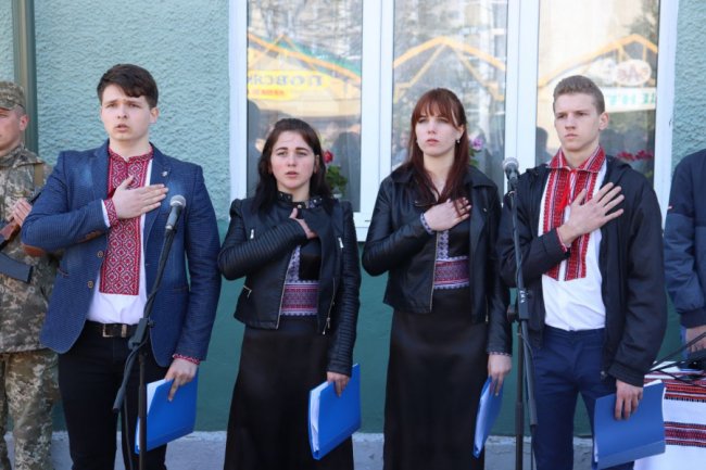 На стіні Волинського училища відкрили пам'ятну дошку шістьом загиблим на Майдані і Сході. ФОТО