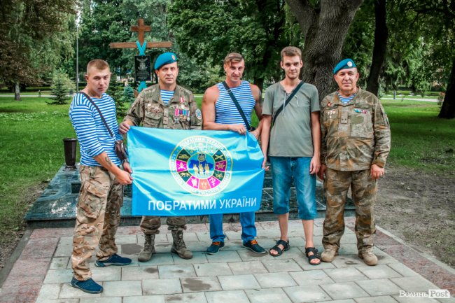 У Луцьку вшанували десантників. ФОТО