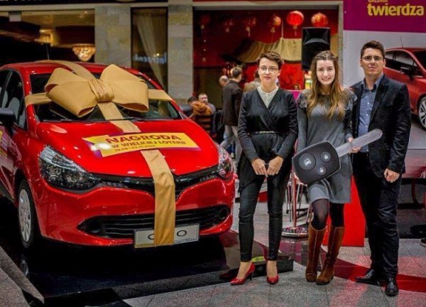 Українка в Польщі купила кефір і виграла автівку. ФОТО