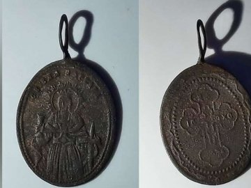 У Музей волинської ікони передали унікальний медальйон
