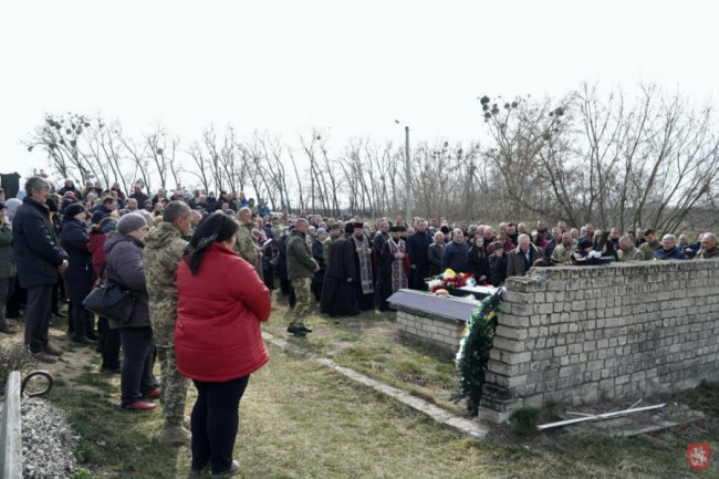 Володимир-Волинська громада попрощалася із загиблим воїном. ФОТО 