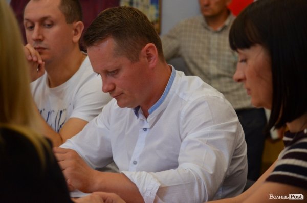 В Луцьку на проспекті Відродження хотіли звести будинок з порушеннями. ФОТО