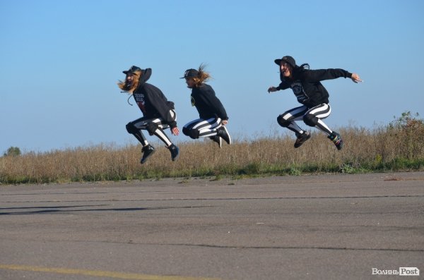 Під Луцьком відбувся чемпіонат з дрег-рейсингу. ФОТО