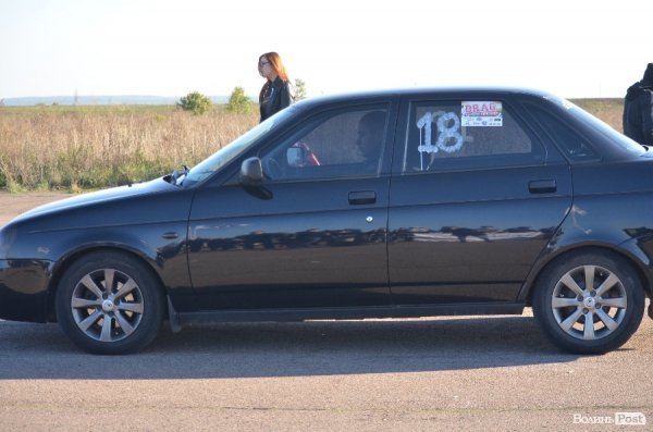 Під Луцьком відбувся чемпіонат з дрег-рейсингу. ФОТО