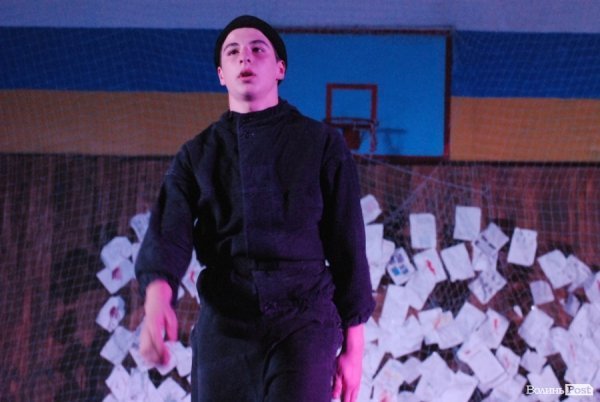 У Луцьку «Нова лінія» та спортзал стали театрами. ФОТО. ВІДЕО