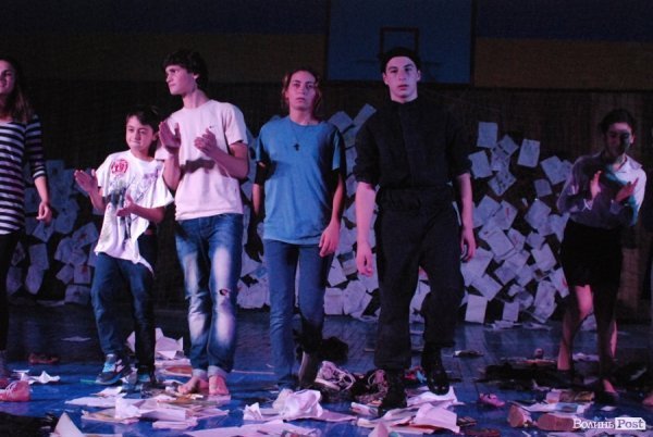 У Луцьку «Нова лінія» та спортзал стали театрами. ФОТО. ВІДЕО