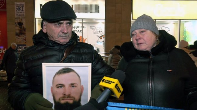 Рідні полонених і зниклих безвісти військових вийшли на чергову акцію в центрі Луцька. ВІДЕО