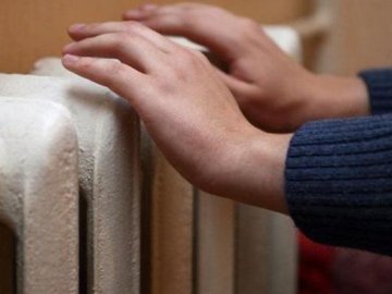 Губернатор обурився холодними батареями у своєму кабінеті