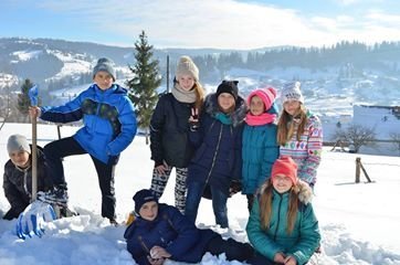 Сніжки та чаклунський турнір: як діти волинських Героїв відпочивають у таборі