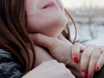 Підлітки жорстоко побили двох дівчат на Запоріжжі. ВІДЕО 18+