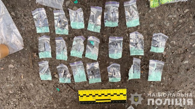 Виявили понад 100 закладок: 18-річний лучанин збував наркотики