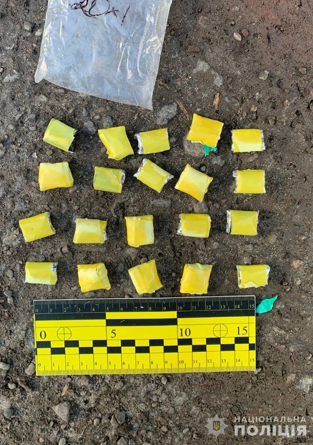 Виявили понад 100 закладок: 18-річний лучанин збував наркотики