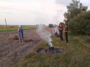 Покарали трьох волинян, які палили траву