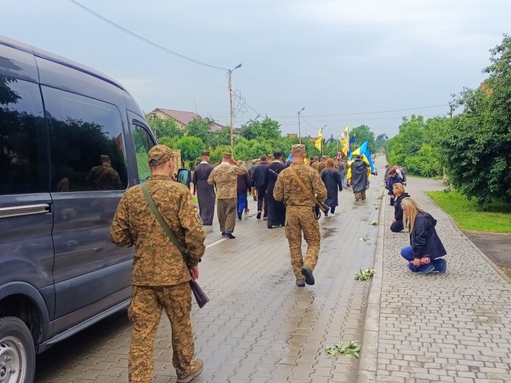Важка втрата: на Волині попрощалися з Героєм Романом Никончуком